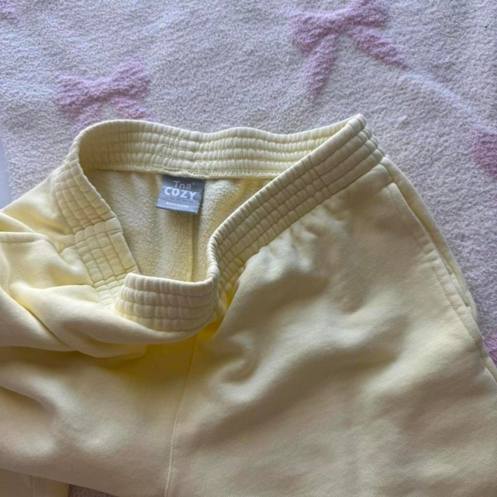 butter yellow Aritzia sweatpants - Picture 7 of 8